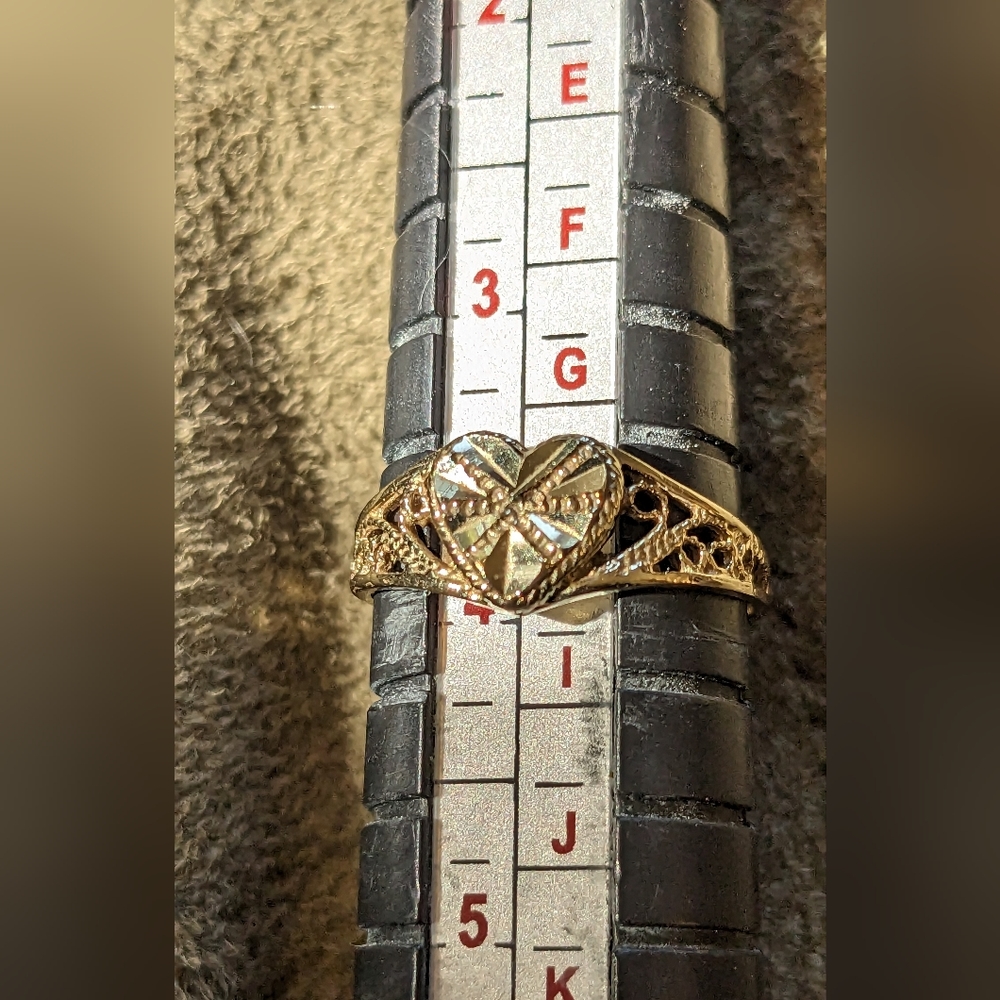 Solid Gold Filigree heart ring size 4